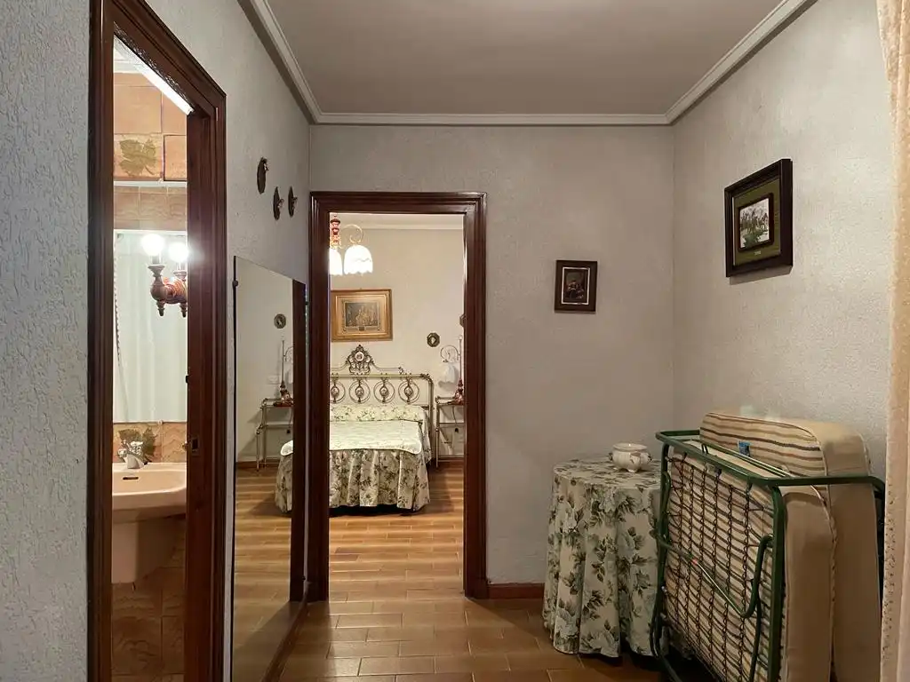 Dormitori de Casa o xalet en venda en Castañares de Rioja amb Calefacció, Jardí privat i Parquet