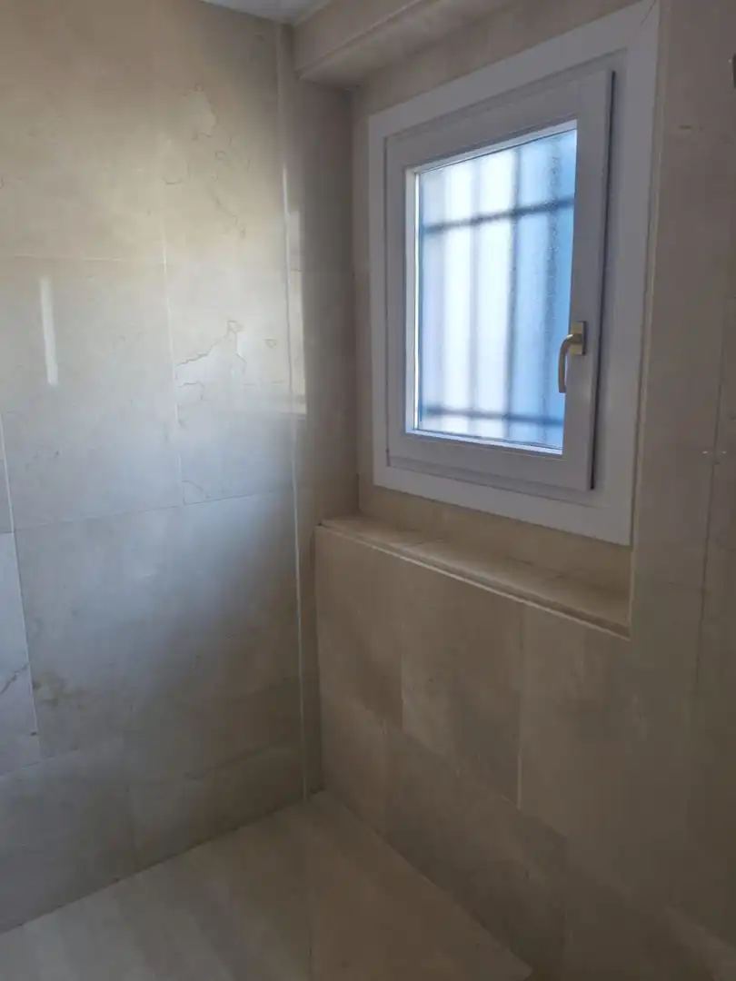 Baño de Casa adosada de alquiler en Sotogrande con Aire acondicionado, Calefacción y Terraza