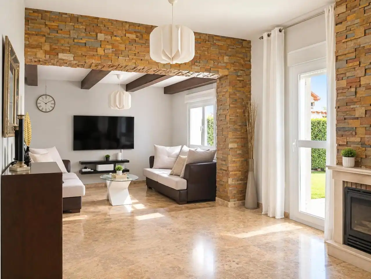 Sala d'estar de Casa adosada en venda en Bormujos amb Aire condicionat, Jardí privat i Terrassa
