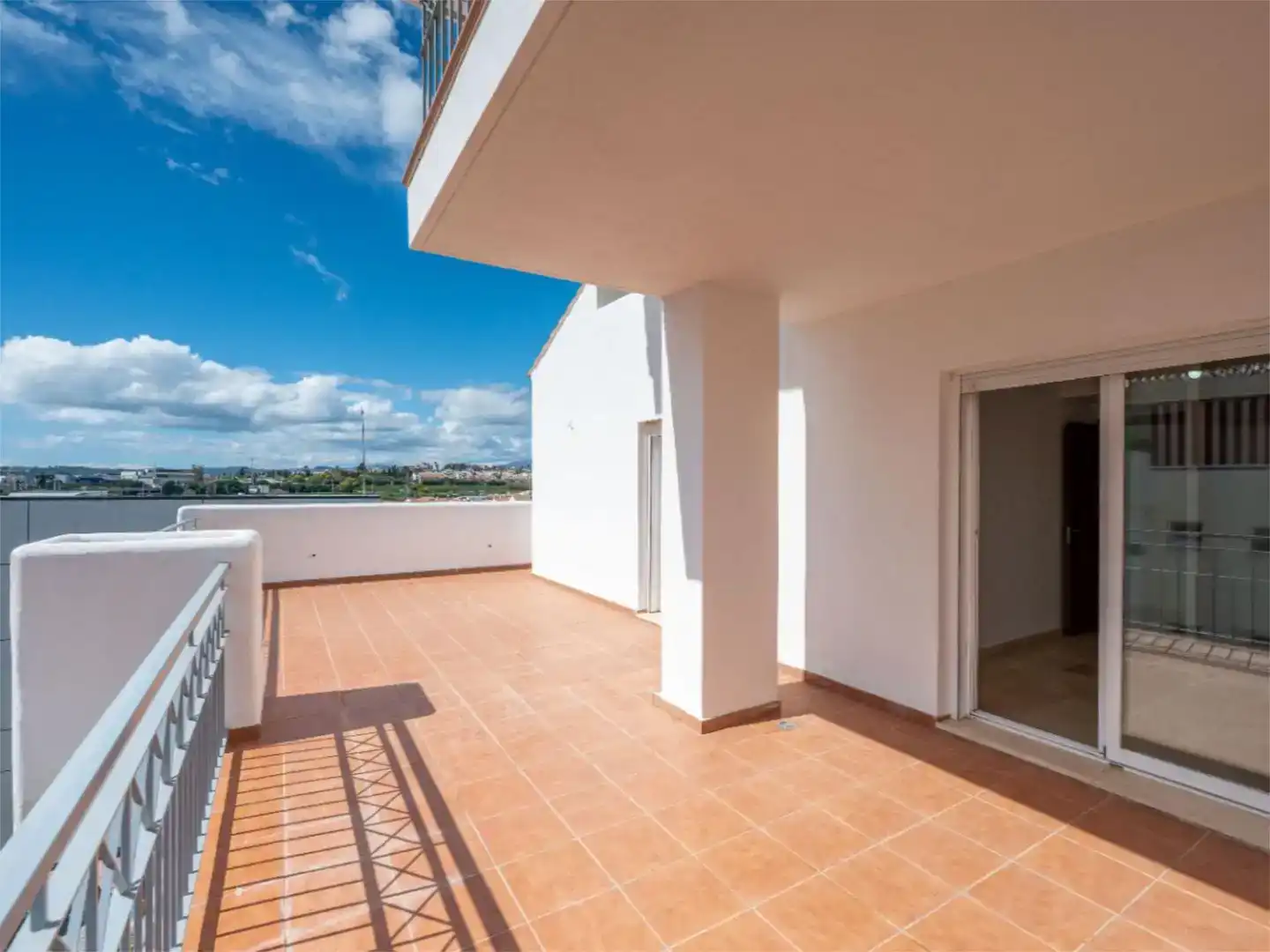 Terrasse von Wohnung zum Verkauf in Fuengirola mit Schwimmbad