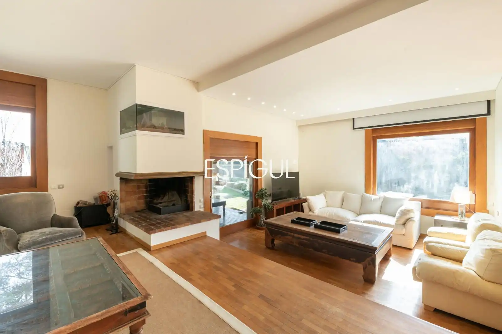 Living room of Houses for sale in Sant Cugat del Vallès  with Air Conditioner, Heating and Private garden