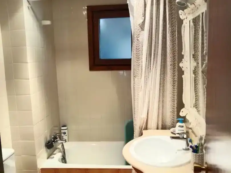 Bany de Pis en venda en Ezcaray amb Piscina i Balcó
