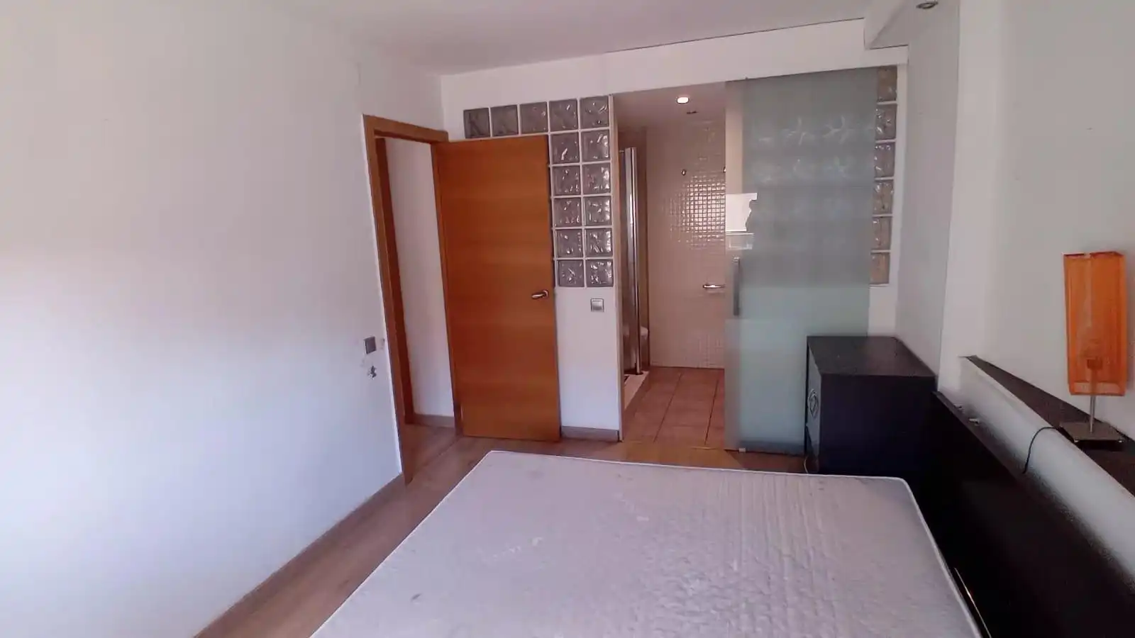 Habitación de Apartamento en venta en Lleida con Calefacción, Parquet y Amueblado