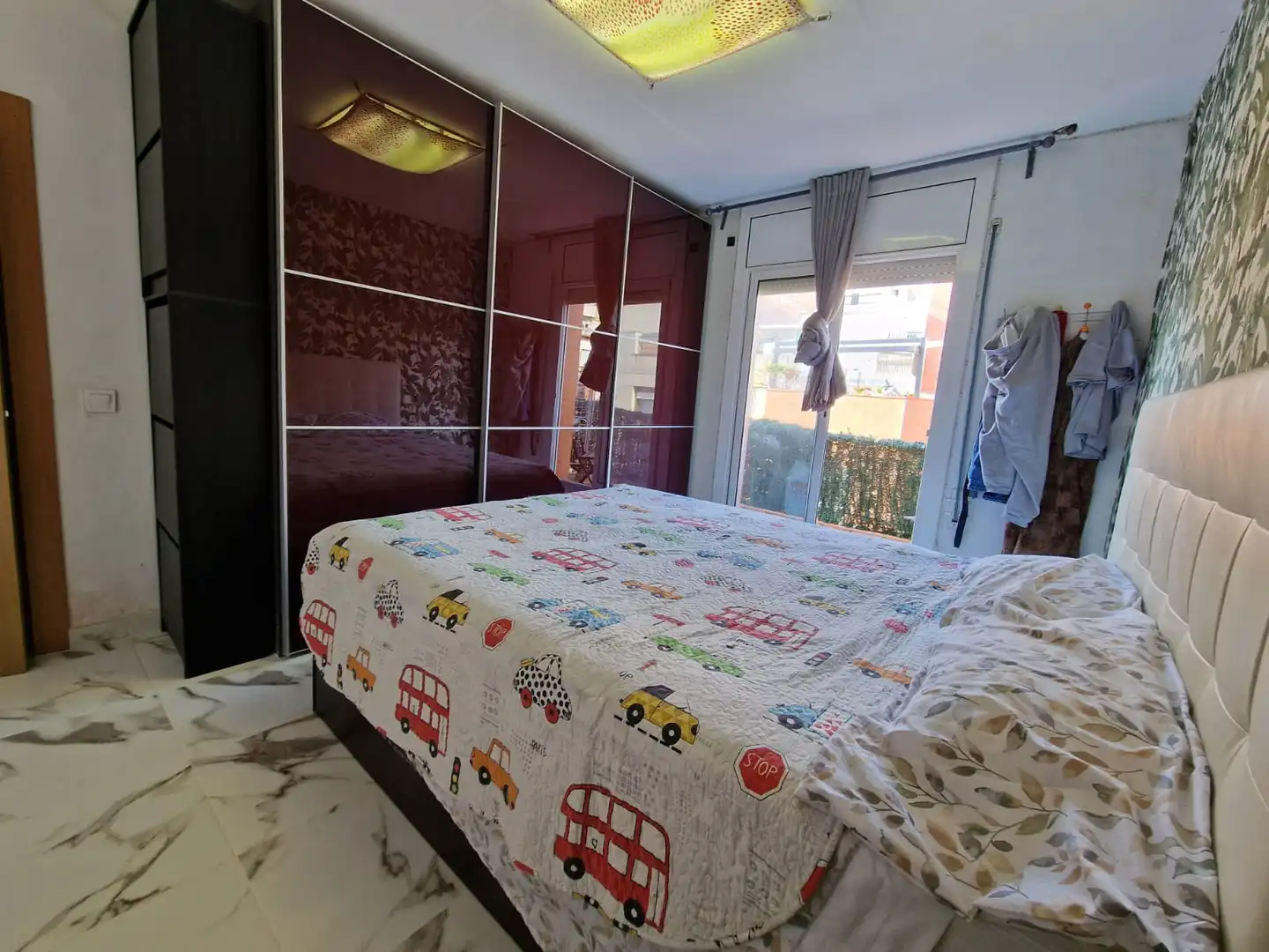 Habitación de Piso en venta en Badalona con Trastero, Horno y Balcón