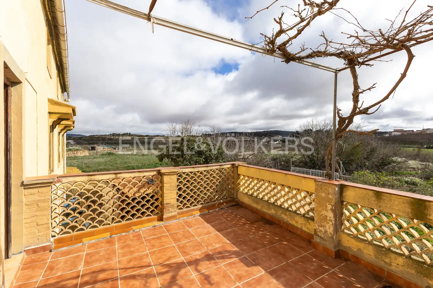 Terrassa de Finca rústica en venda en Requena amb Aire condicionat, Calefacció i Jardí privat
