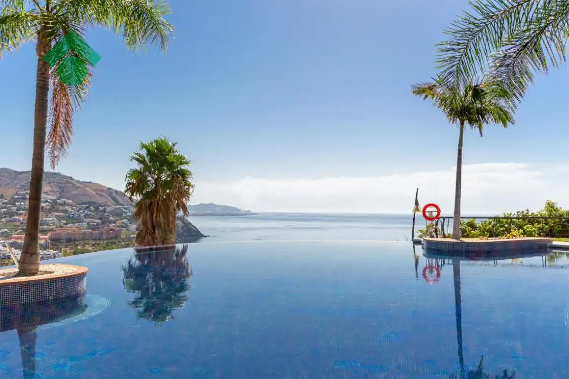 Swimming pool of Flat for rent in Almuñécar