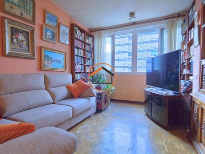 Living room of Flat for sale in  Madrid Capital