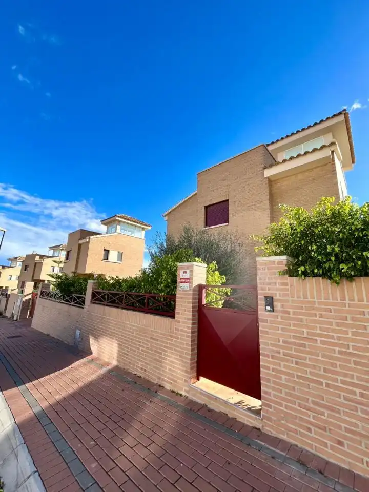 Vista exterior de Casa o chalet en venta en La Nucia con Aire acondicionado, Calefacción y Terraza