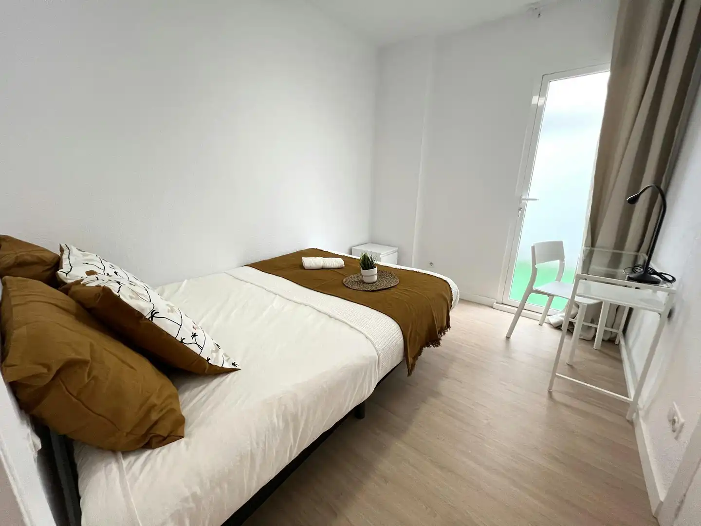 Habitación de Piso de alquiler en Valencia con Amueblado, Lavadora y TV