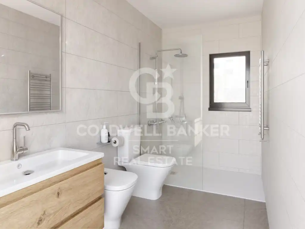 Badezimmer von Dachboden zum Verkauf in A Coruña Capital  mit Terrasse