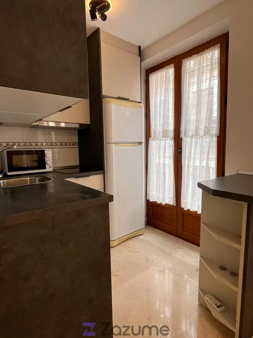 Kitchen of Flat for rent in Granada  with Air Conditioner, Heating and Washing machine