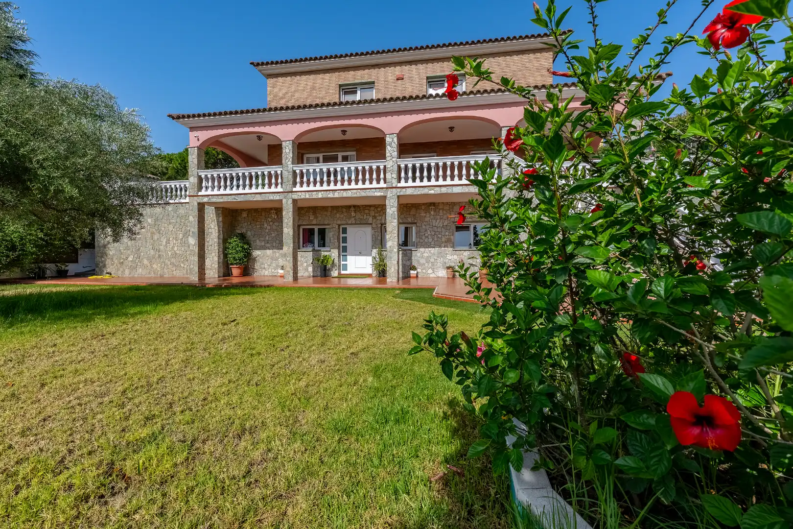 Vista exterior de Casa o chalet en venta en Badalona con Aire acondicionado, Calefacción y Jardín privado