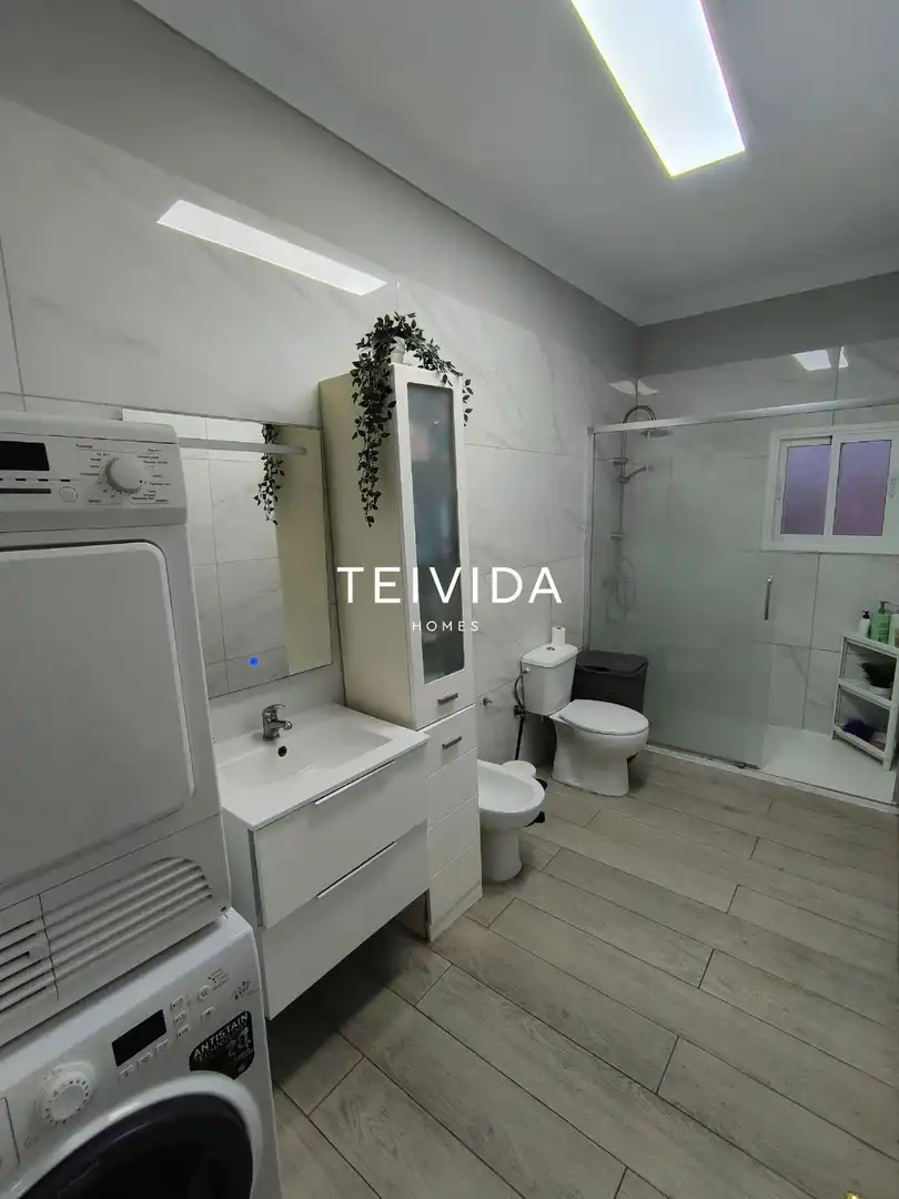 Bathroom of Flat for sale in San Cristóbal de la Laguna  with Private garden and Furnished