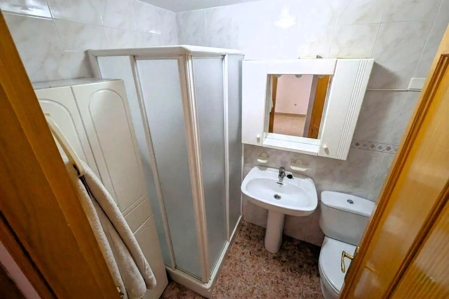 Baño de Apartamento en venta en Torrevieja con Aire acondicionado, Calefacción y Amueblado