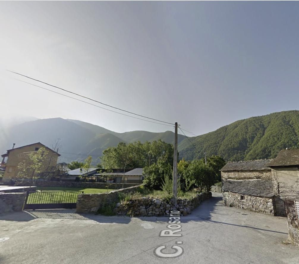 Vista exterior de Casa o xalet en venda en Palacios del Sil amb Jardí privat