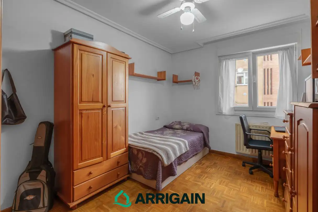 Habitación de Piso en venta en Donostia - San Sebastián  con Calefacción, Trastero y Balcón