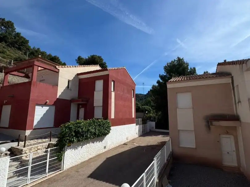 Casa pareada con piscina en alquiler en Calle la Falaguera 1