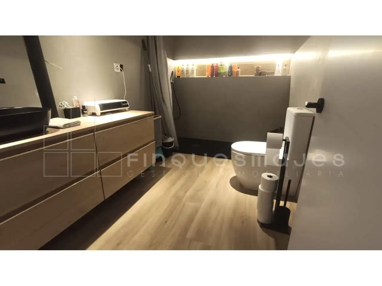 Bathroom of Houses for sale in Viladecavalls  with Air Conditioner, Parquet flooring and Terrace