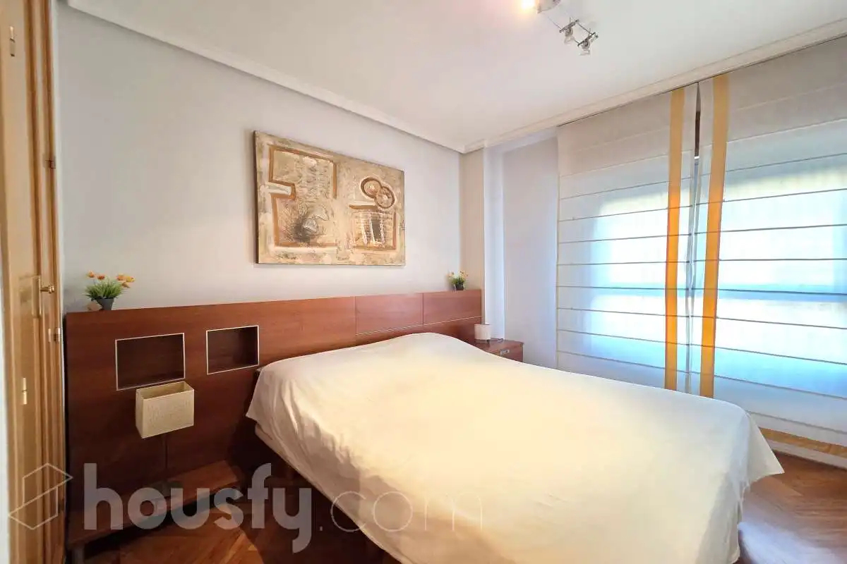 Bedroom of Flat for rent in Madrid  with Air Conditioner, Heating and Parquet flooring