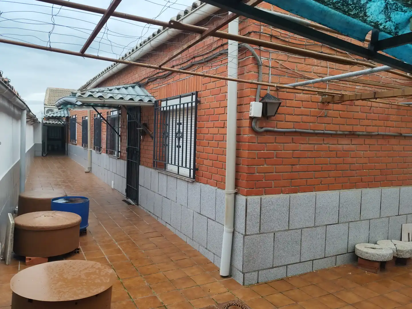 Vista exterior de Casa o xalet en venda en Polán amb Calefacció, Jardí privat i Moblat