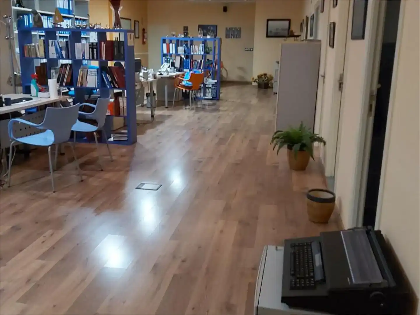 Oficina de lloguer en Camas