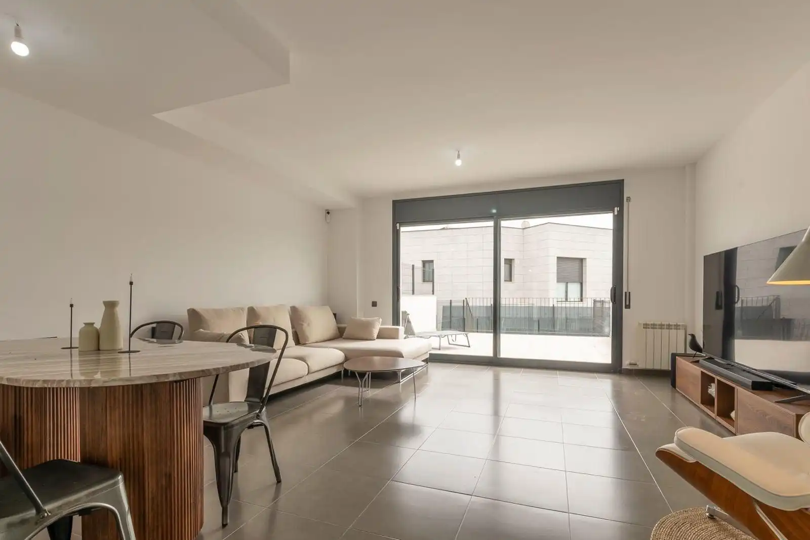 Wohnzimmer von Einfamilien-Reihenhaus zur Miete in Vilanova i la Geltrú mit Klimaanlage, Heizung und Privatgarten
