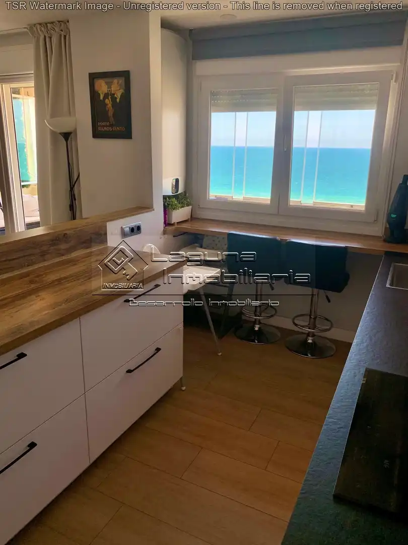 Küche von Wohnung zum Verkauf in Cádiz mit Klimaanlage, Terrasse und Abstellraum