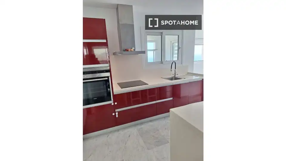 Cuina de Apartament per a compartir en Benidorm amb Aire condicionat, Terrassa i Moblat