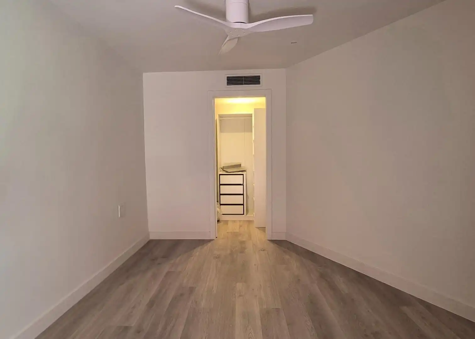 Wohnung zur Miete in Barcelona mit Klimaanlage, Heizung und Terrasse