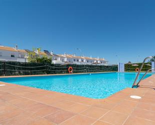 Piscina de Casa adosada en venda en Cartaya amb Aire condicionat i Terrassa