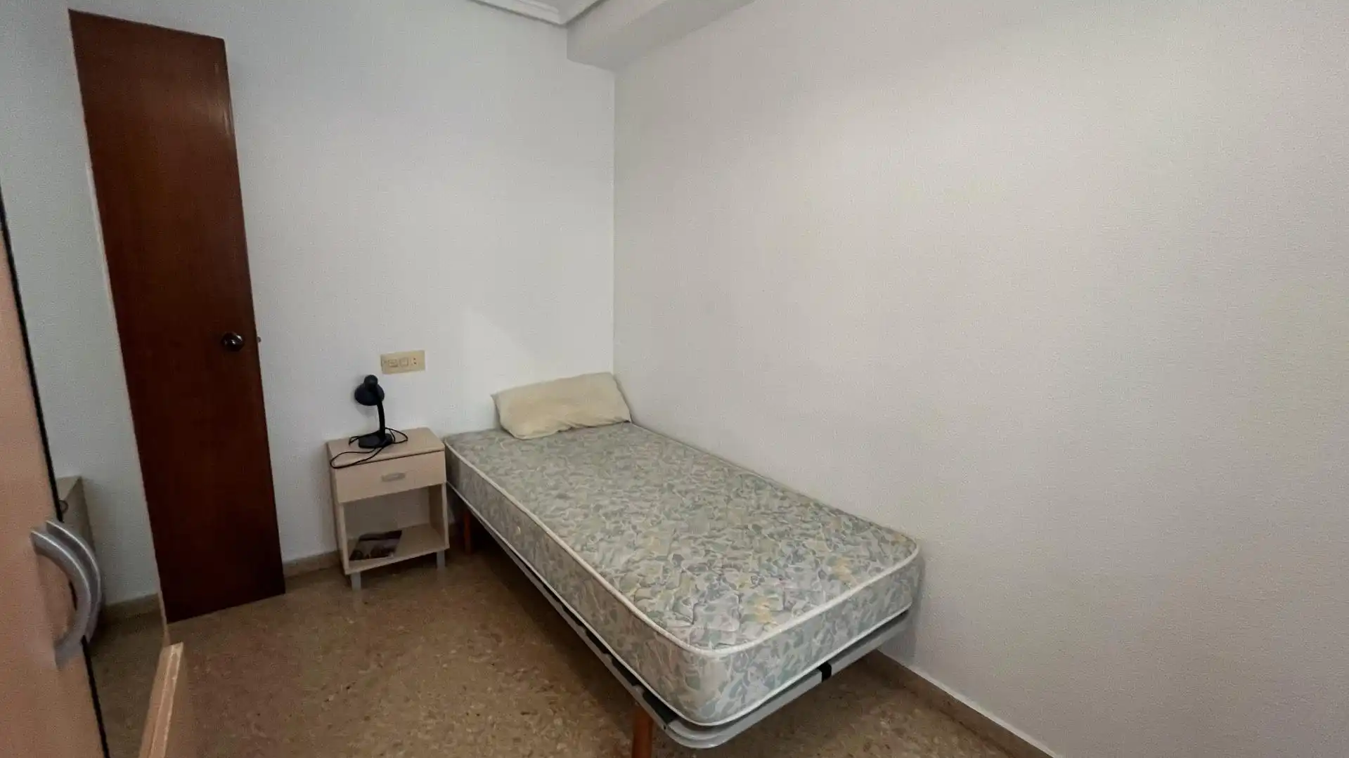Bedroom of Apartments for rent in Valencia