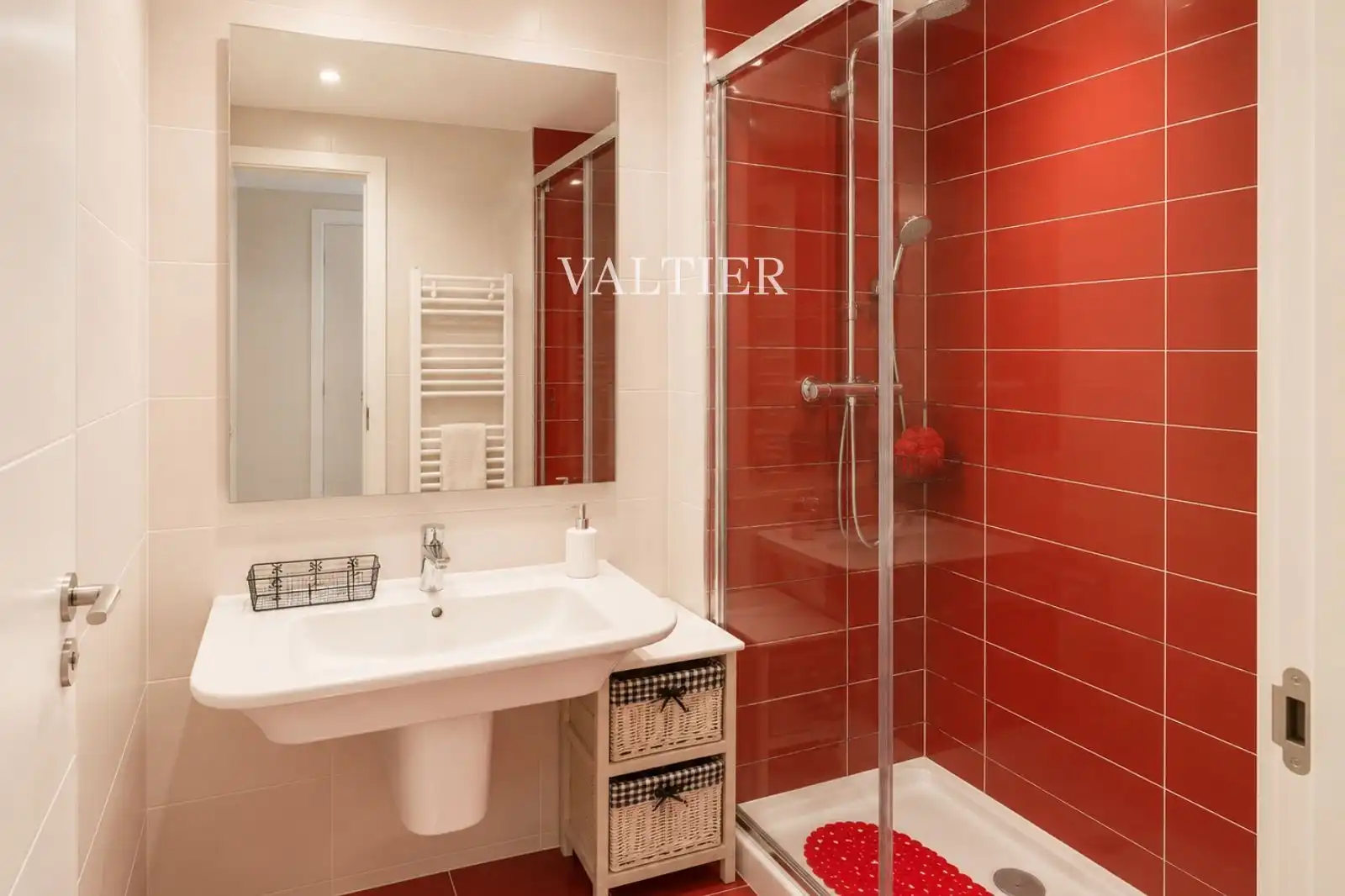 Baño de Piso de alquiler en Madrid con Aire acondicionado, Piscina y Piscina comunitaria