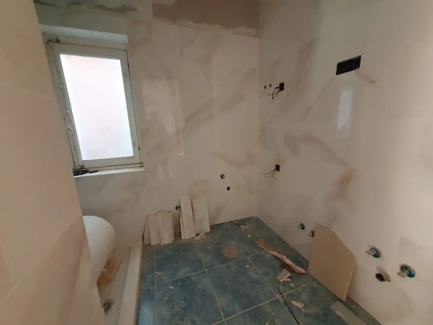 Badezimmer von Wohnung zum Verkauf in Salas mit Heizung, Terrasse und Balkon
