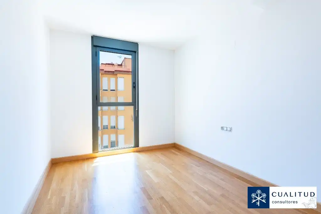 Schlafzimmer von Dachboden zum Verkauf in Vila-real mit Parkett, Terrasse und Abstellraum