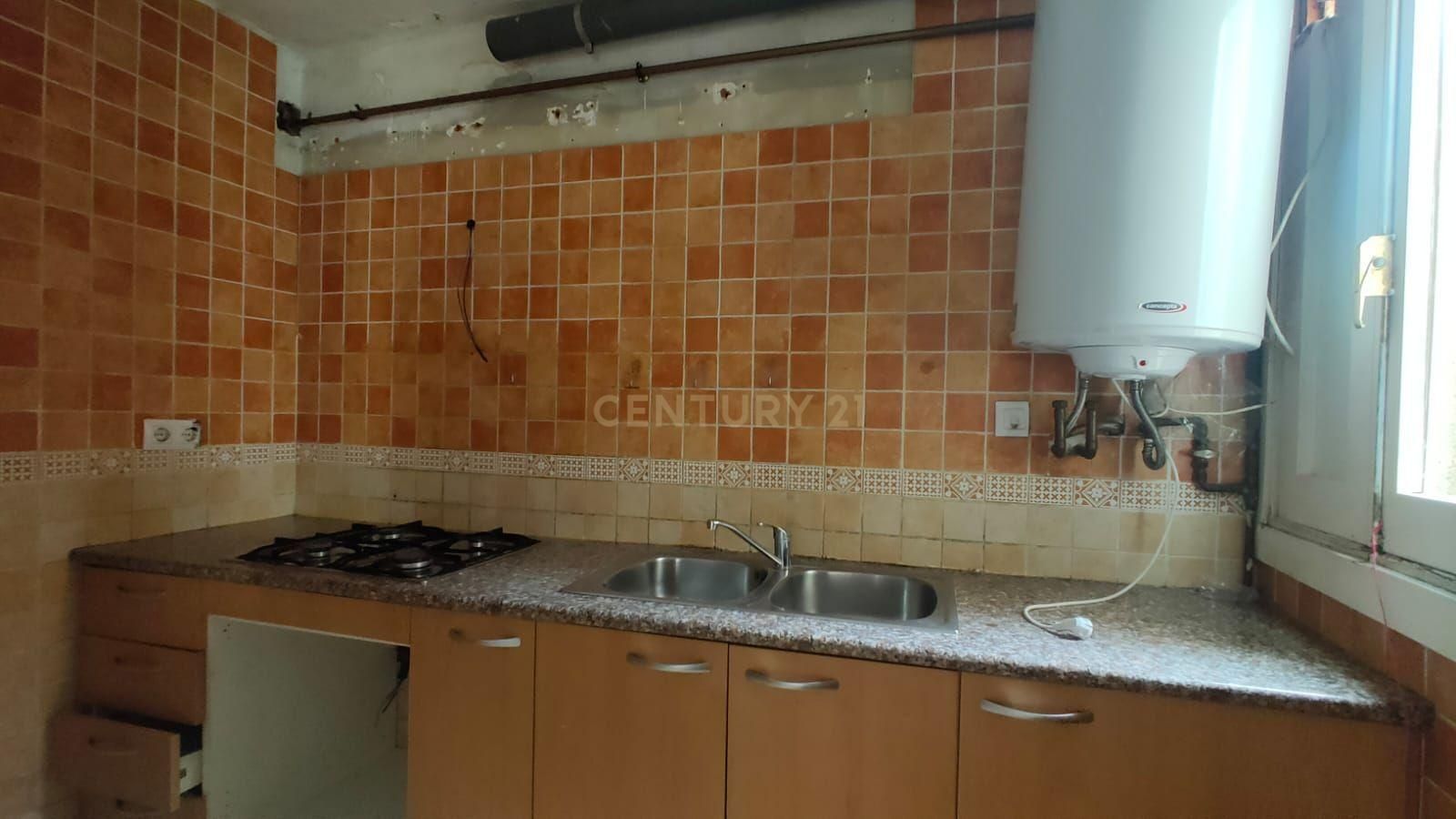 Kitchen of Apartment for sale in Girona Capital