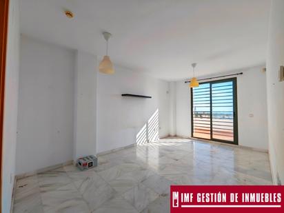 Sala d'estar de Àtic en venda en Nerja amb Aire condicionat, Terrassa i Traster