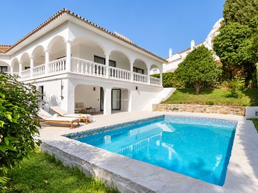 Casa con balcón en venta en San Pedro de Alcántara