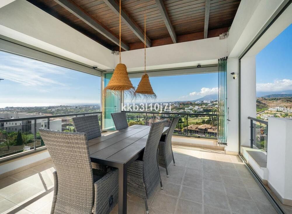 Terraza de Ático en venta en Benahavís con Terraza, Piscina y Piscina comunitaria