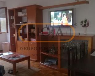 Sala d'estar de Pis en venda en Vitoria - Gasteiz amb Calefacció, Terrassa i Traster