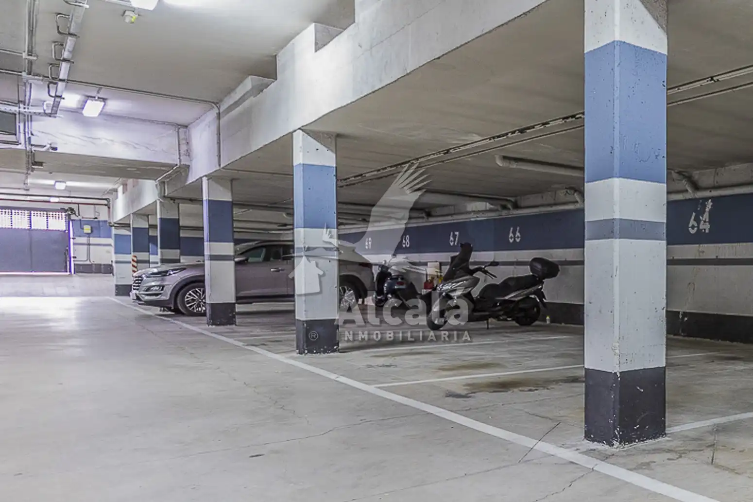 Parking de Piso en venta en Alcalá de Henares con Aire acondicionado, Calefacción y Jardín privado