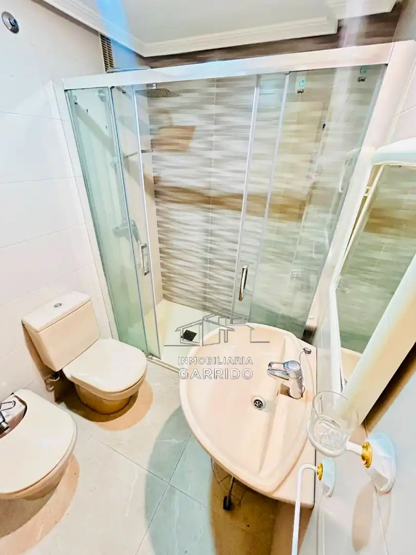 Badezimmer von Wohnung zur Miete in Úbeda mit Klimaanlage, Möbliert und Ofen