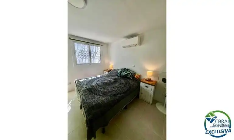 Dormitori de Casa adosada en venda en Empuriabrava amb Microones i TV