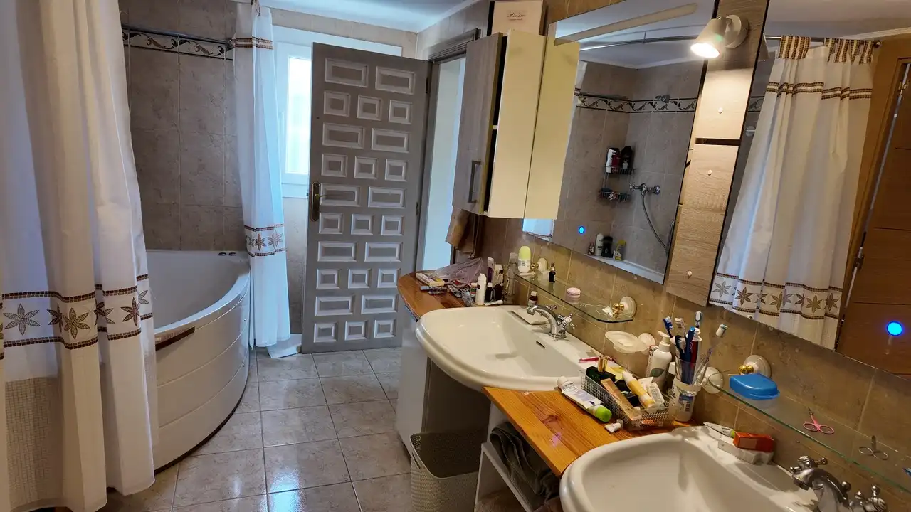 Baño de Casa o chalet en venta en L'Alfàs del Pi con Aire acondicionado, Calefacción y Jardín privado