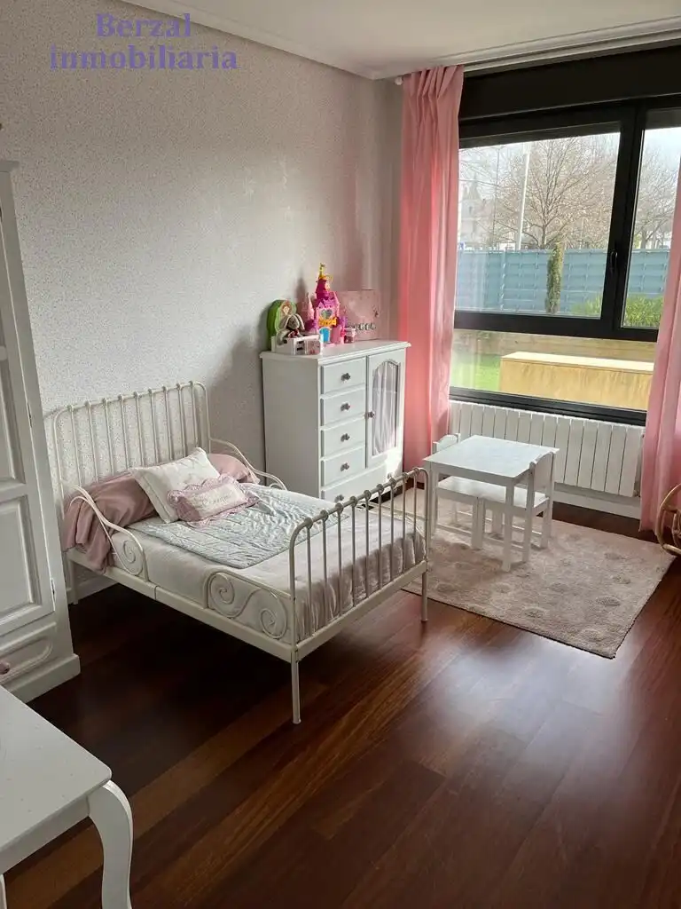 Bedroom of Ground floor for sale in  Logroño  with Heating, Private garden and Storage room