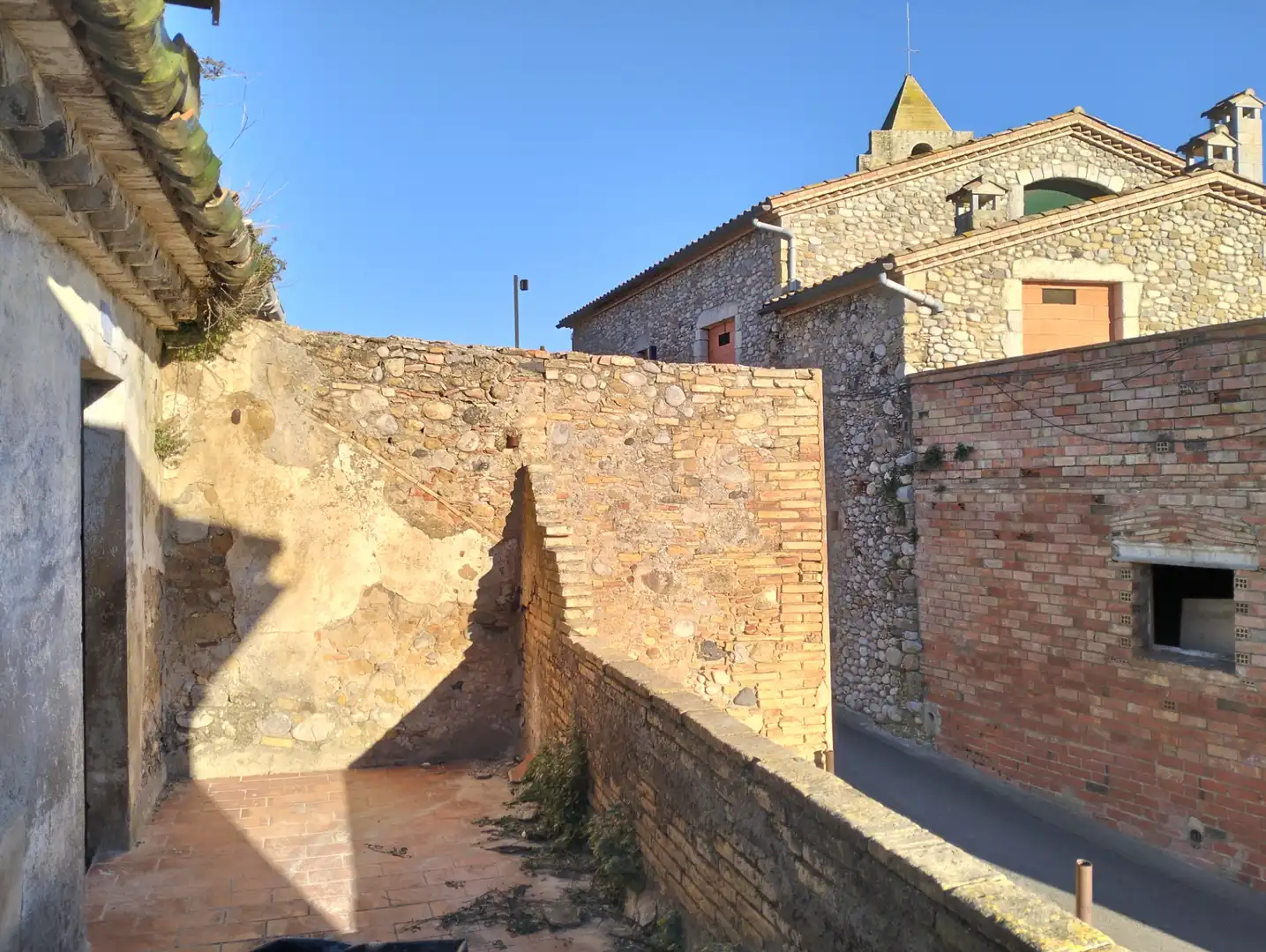 Vista exterior de Casa adosada en venta en Bàscara con Jardín privado, Terraza y Balcón
