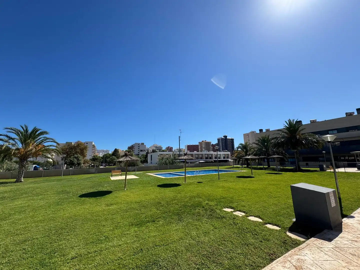 Piscina de Casa adosada en venda en La Pobla de Farnals amb Aire condicionat, Calefacció i Jardí privat