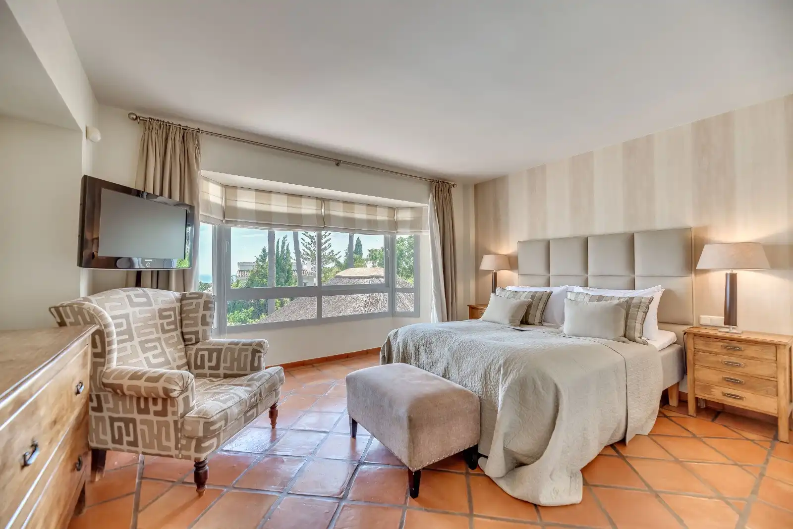 Dormitori de Casa o xalet en venda en Marbella amb Aire condicionat, Jardí privat i Terrassa