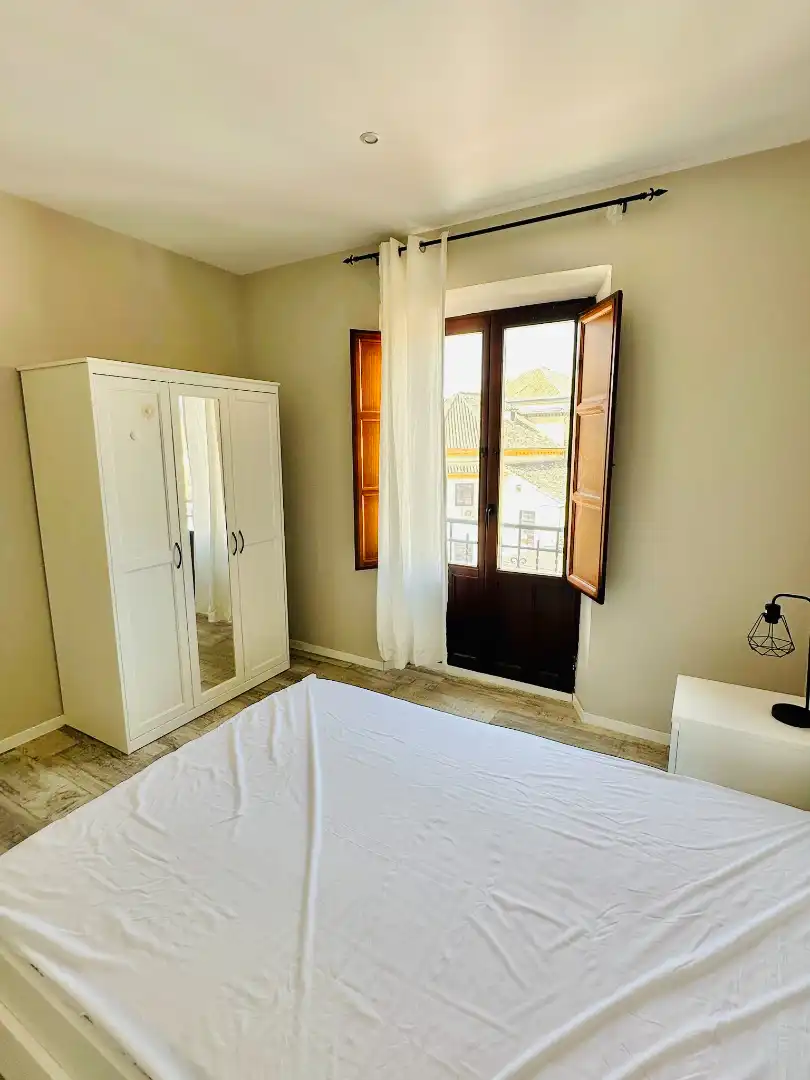 Bedroom of Flat for rent in Granada  with Parquet flooring, Furnished and Washing machine