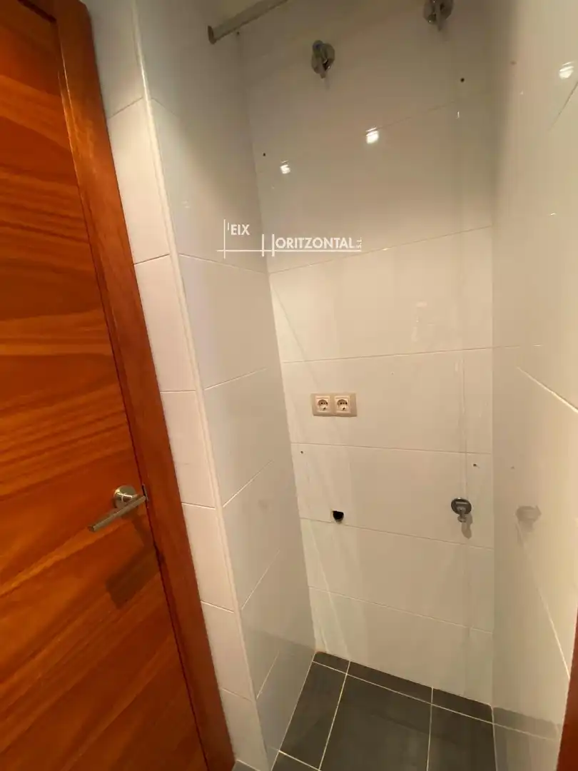 Bathroom of Attic for rent in Sabadell  with Air Conditioner, Heating and Terrace