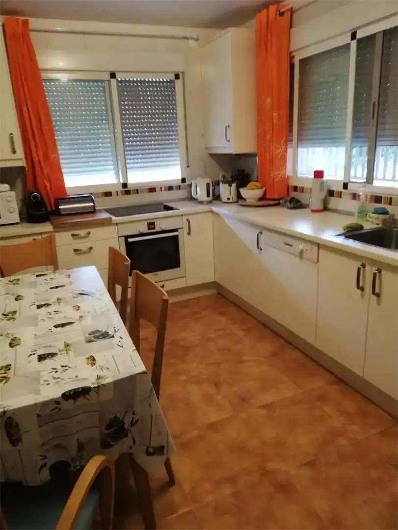 Cuina de Pis en venda en Villa del Prado amb Aire condicionat, Jardí privat i Traster